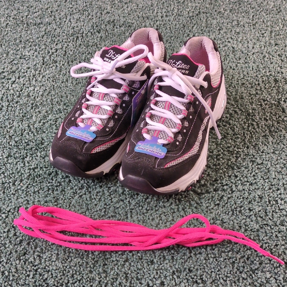 🏓🖤NWT Skechers D'Lites Black and Pink Sneakers Women's size 7.5🏓🖤    CUTE!!!
